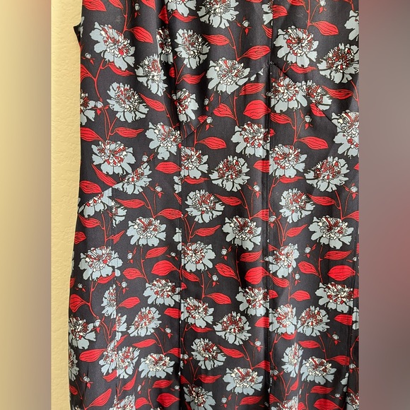 Brooks Brothers Womens Navy Floral Dress with Pleats at end in size 4. - Picture 6 of 7